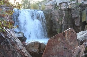 Small waterfall at Pipestone Creek